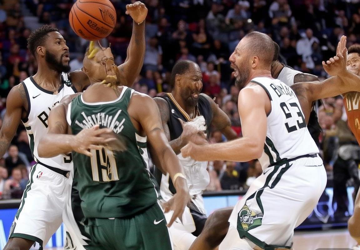 2018NBA季后赛：雄鹿骑士巅峰对决，阿德托昆博与詹姆斯火花碰撞(图2)